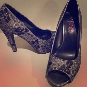 Vera wang sparkly peep toe pumps